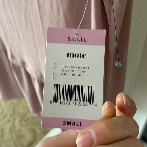 - Mote sleeveless top. - Picture 12 of 12